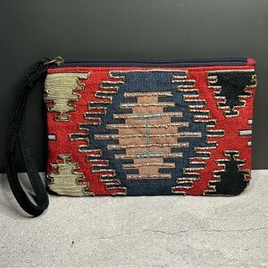 Crosstree Lane Geometric Patterned Clutch with Wrist Strap